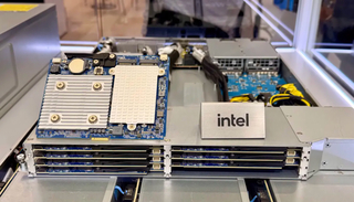 Gigabyte показала 40-узловой сервер на платформе Intel Lunar Lake 