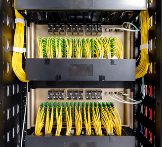 Квартальные продажи Ethernet-коммутаторов взлетели на 40 %, а NVIDIA выбилась в лидеры в ЦОД-сегменте 