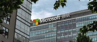 Microsoft требует от сотрудников в Китае перейти на iPhone в целях безопасности