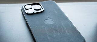 Apple тихо прекратила выпуск проблемных чехлов FineWoven для iPhone