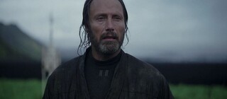 Мадс Миккельсен рассказал, что сценарий "Изгоя-один" постоянно менялся и переписывался прямо во время съемок