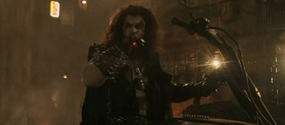 Джейсон Момоа в роли Лобо полностью показан в новом клипе из "Супергёрл"