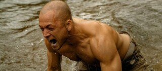 Тэрон Эджертон и Шарлиз Терон в новом трейлере боевика Apex от Netflix