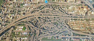 Игрок Cities: Skylines построил кошмарную развязку из 12 направлений, в которой можно заблудиться