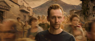 Том Хиддлстон снял документальный сериал о Помпеях, вдохновившись Крисом Хемсвортом