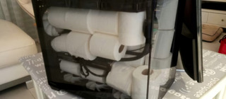 Владелец ПК набил корпус рулонами туалетной бумаги для безопасной и практичной транспортировки