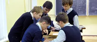 С 1 сентября в школах запретят смартфоны на уроках — исключение сделают только при угрозе жизни