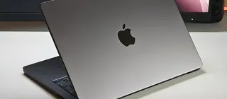 Первый сенсорный MacBook Pro с OLED станет заметно легче — и выйдет уже в ноябре