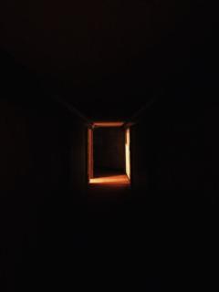 Темные обои: коридор, свет, темнота, дверь