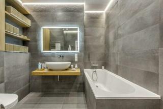 8 эффективных способов сделать ванную комнату визуально больше